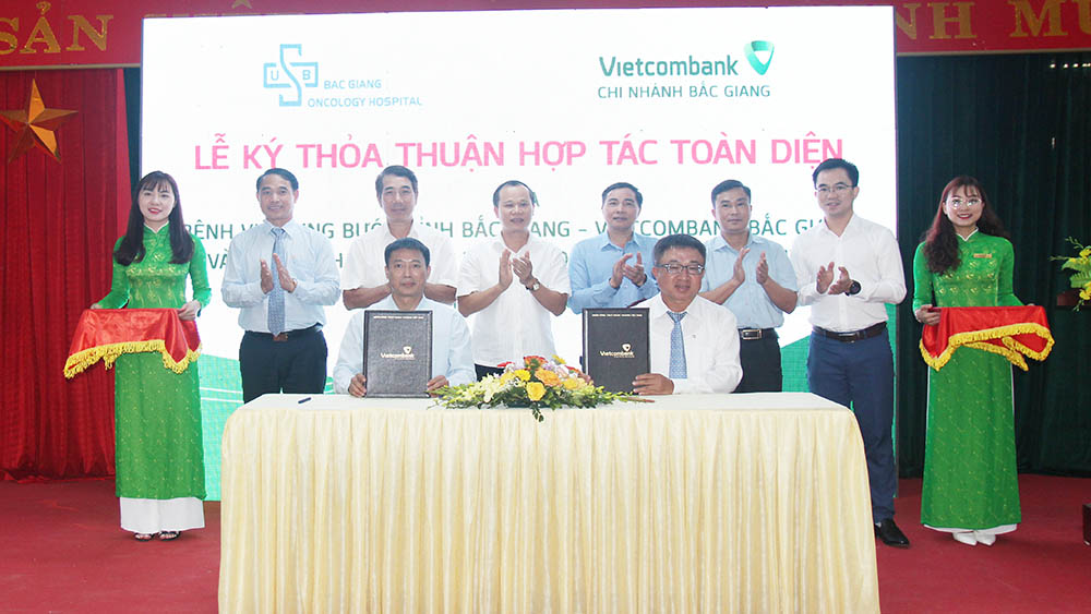 Ký kết thỏa thuận hợp tác thanh toán viện phí trực tuyến tại Bệnh viện Ung bướu Bắc Giang
